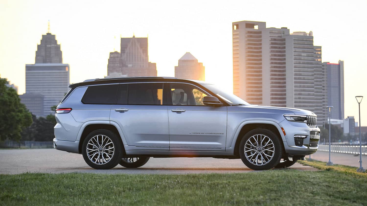 Jeep® Grand Cherokee L Summit Reserve. (Jeep).