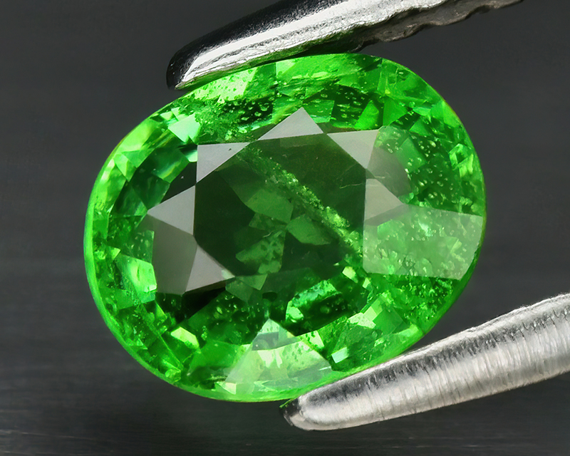 Natural gemstone green tsavorite garnet - what color is garnet