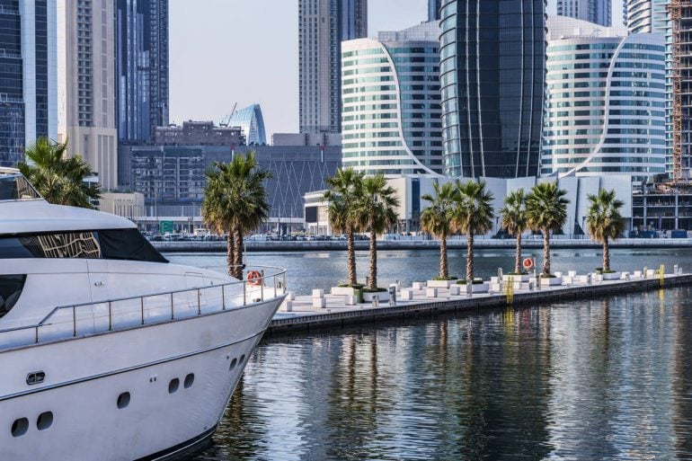 Загадочный миллиардер из Дубая принял на борт свою суперяхту 
