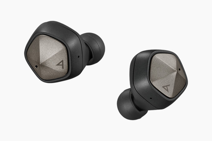 Astell and Kern AK UW100MKII True Wireless Earbuds 1