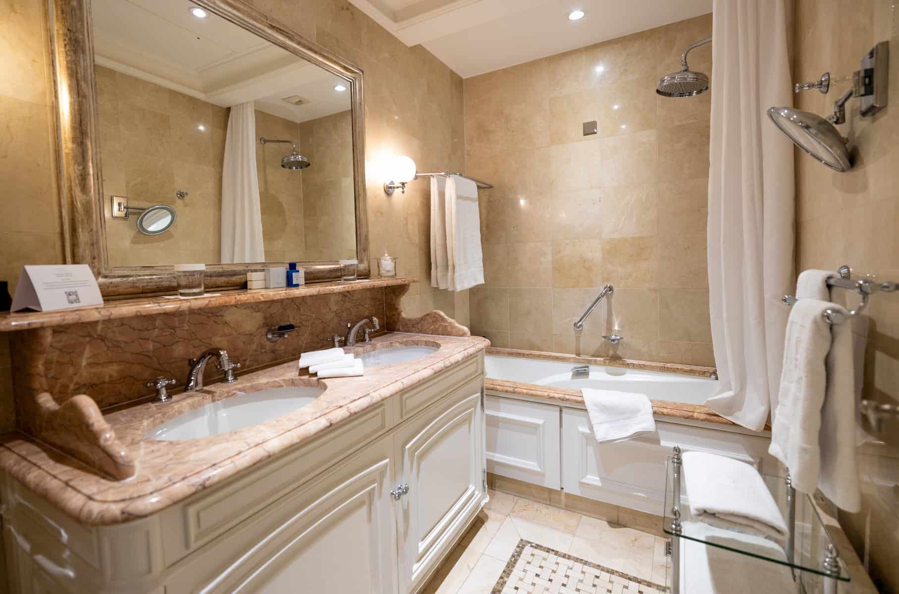 Hotel Hermitage Exclusive Room bath