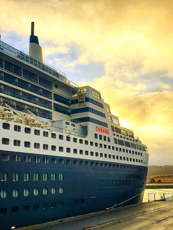 Круизный лайнер Queen Mary 2