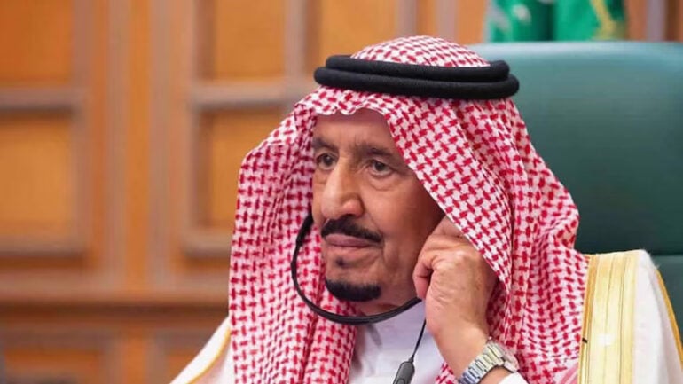 В то время как его отец, король Саудовской Аравии, носит непритязательные часы Chopard стоимостью 6 тыс. долларов, Мухаммед бин Салман, 38-летний кронпринц, щеголяет лимитированной серией Audemars Piguet стоимостью 40 тыс. долларов.