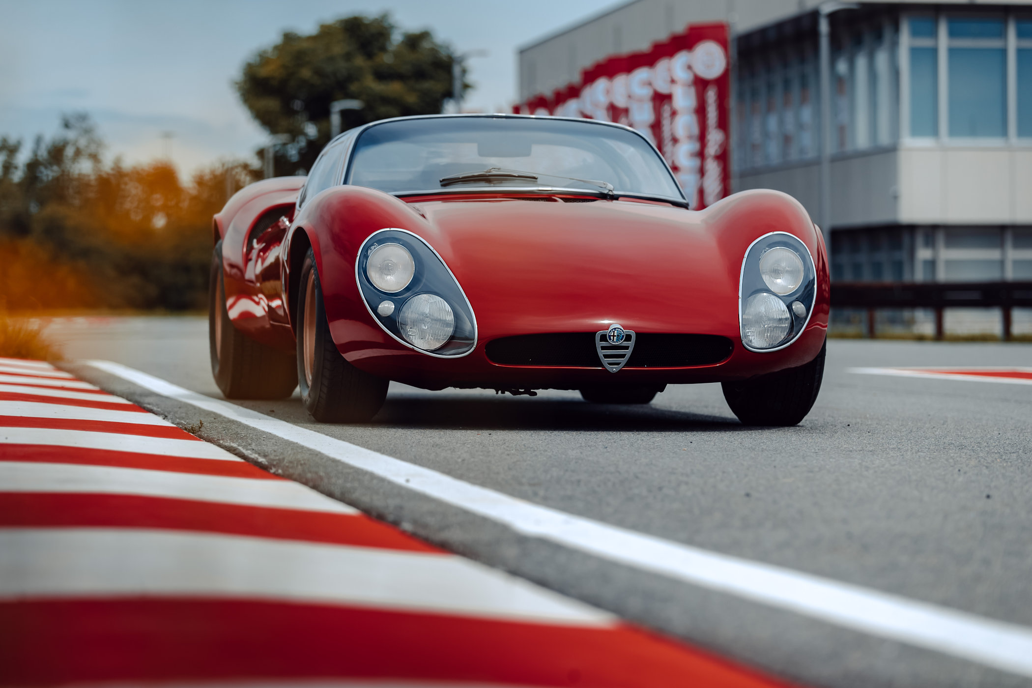 Легендарная модель Alfa Romeo 33 Stradale возвращается на рынок