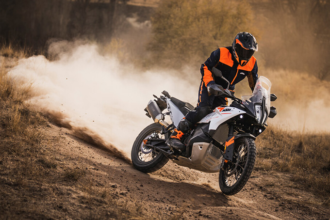 2024 KTM 790 Adventure 3