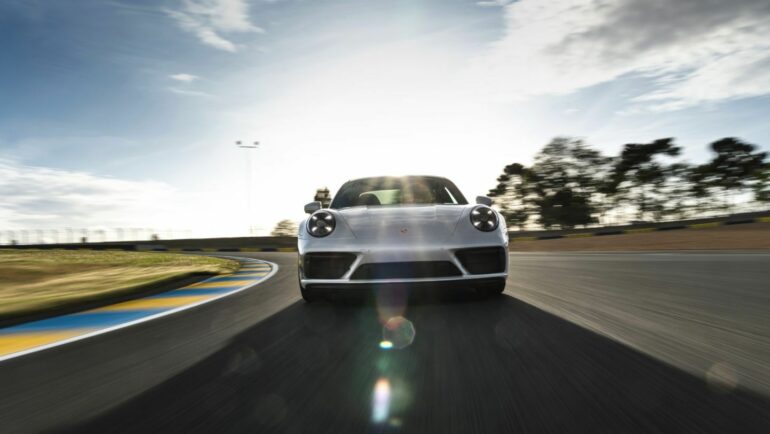 Первый гибридный Porsche 911 дебютирует в 2025 году с небольшой батареей и технологией, вдохновленной F1