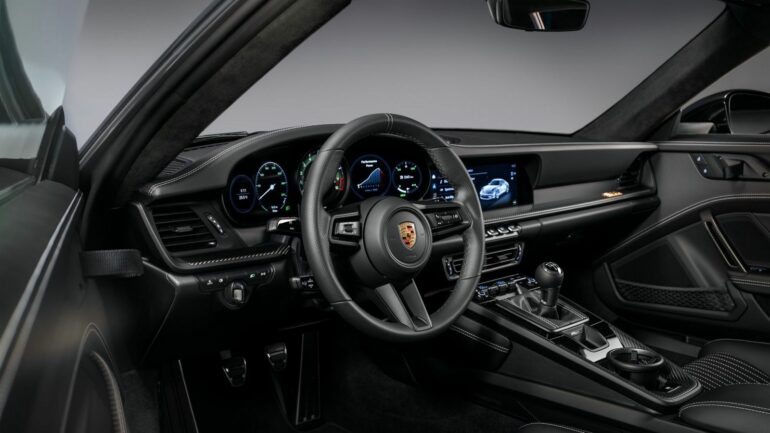 Первый гибридный Porsche 911 дебютирует в 2025 году с небольшой батареей и технологией, вдохновленной F1