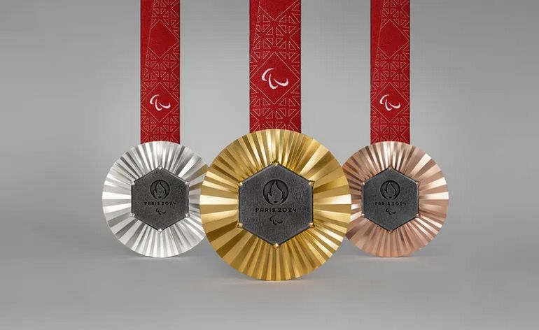 Ювелирный бренд LVMH Chaumet разработал дизайн медалей для Олимпийских и Паралимпийских игр в Париже 2024 года.
