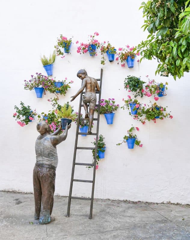 Sculpture of the Grandfather and Grandson