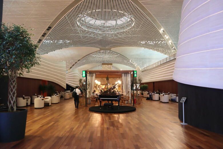11 самых роскошных залов ожидания в аэропортах мира: Роскошные залы ожидания