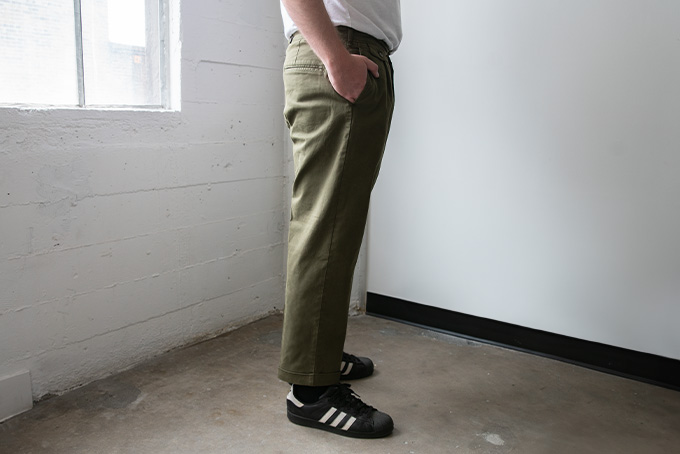 Alex Mill Standard Pleated Pant in Chino F 3 24 2