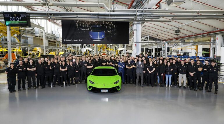 10 удивительных фактов о Lamborghini Huracan, последнем из суперкаров с чистым V10.