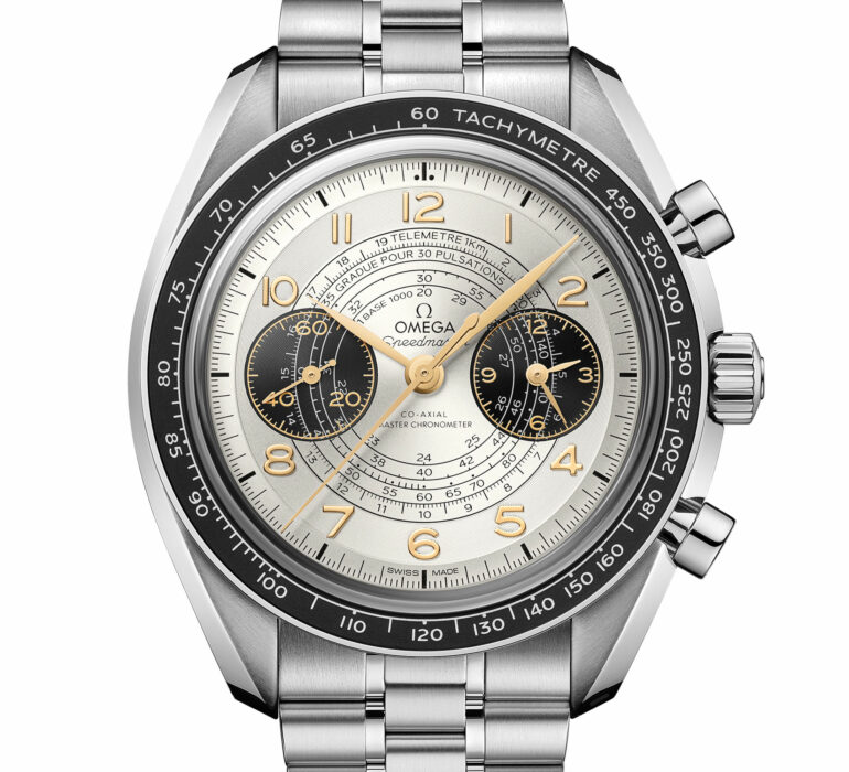 Новые часы Speedmaster Chronoscope Paris 2024 от Omega, выполненные из лунного золота и стали, несут факел в преддверии Олимпийских игр.