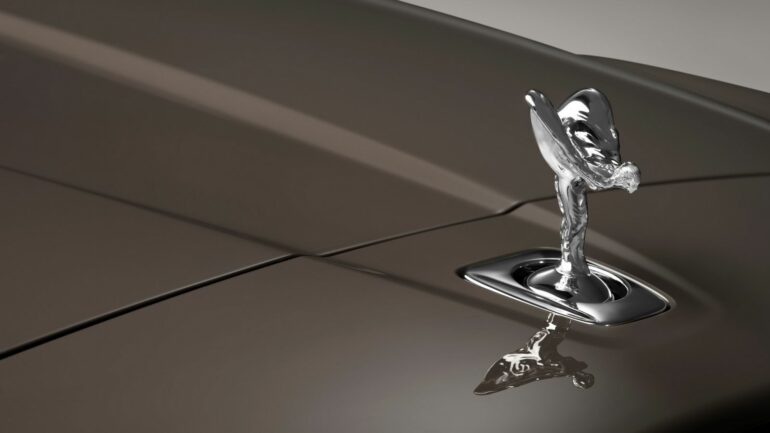 Смелее, квадратнее и монолитнее: Обновленный Rolls-Royce Cullinan Series II