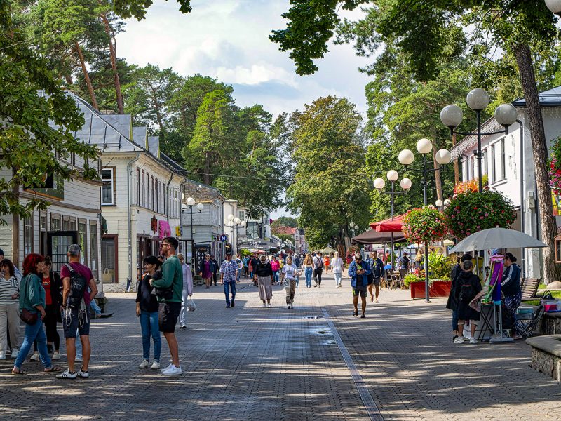 Jomas iela pedestrianized street in Jurmala