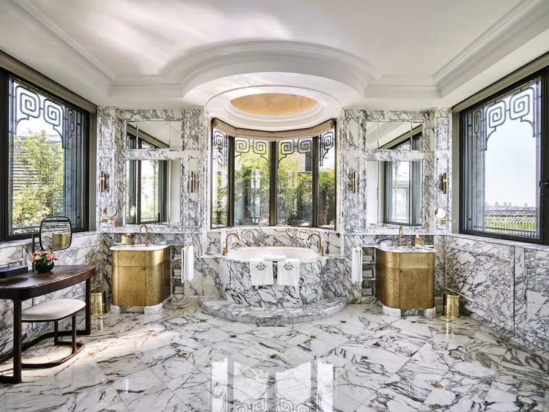 Le Meurice Belle Etoile Suite bathroom