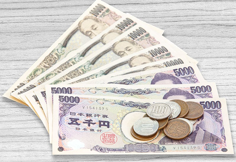 Most valuable currencies in the world - Japanese yen coins and banknotes