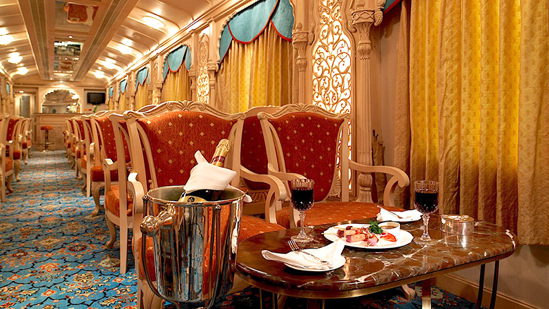 The Golden Chariot luxury train
