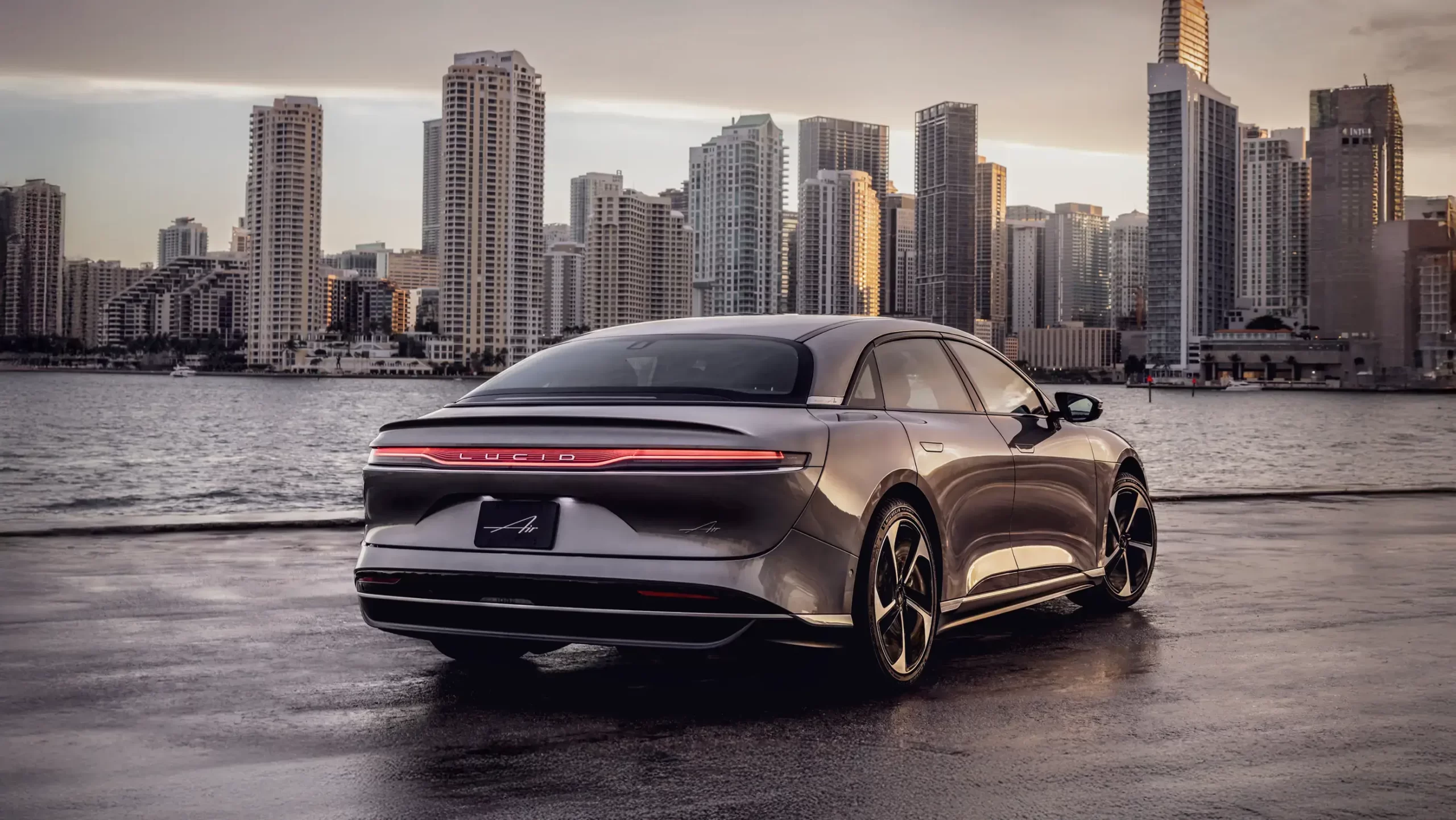 8 полностью электрических роскошных автомобилей 2025 года