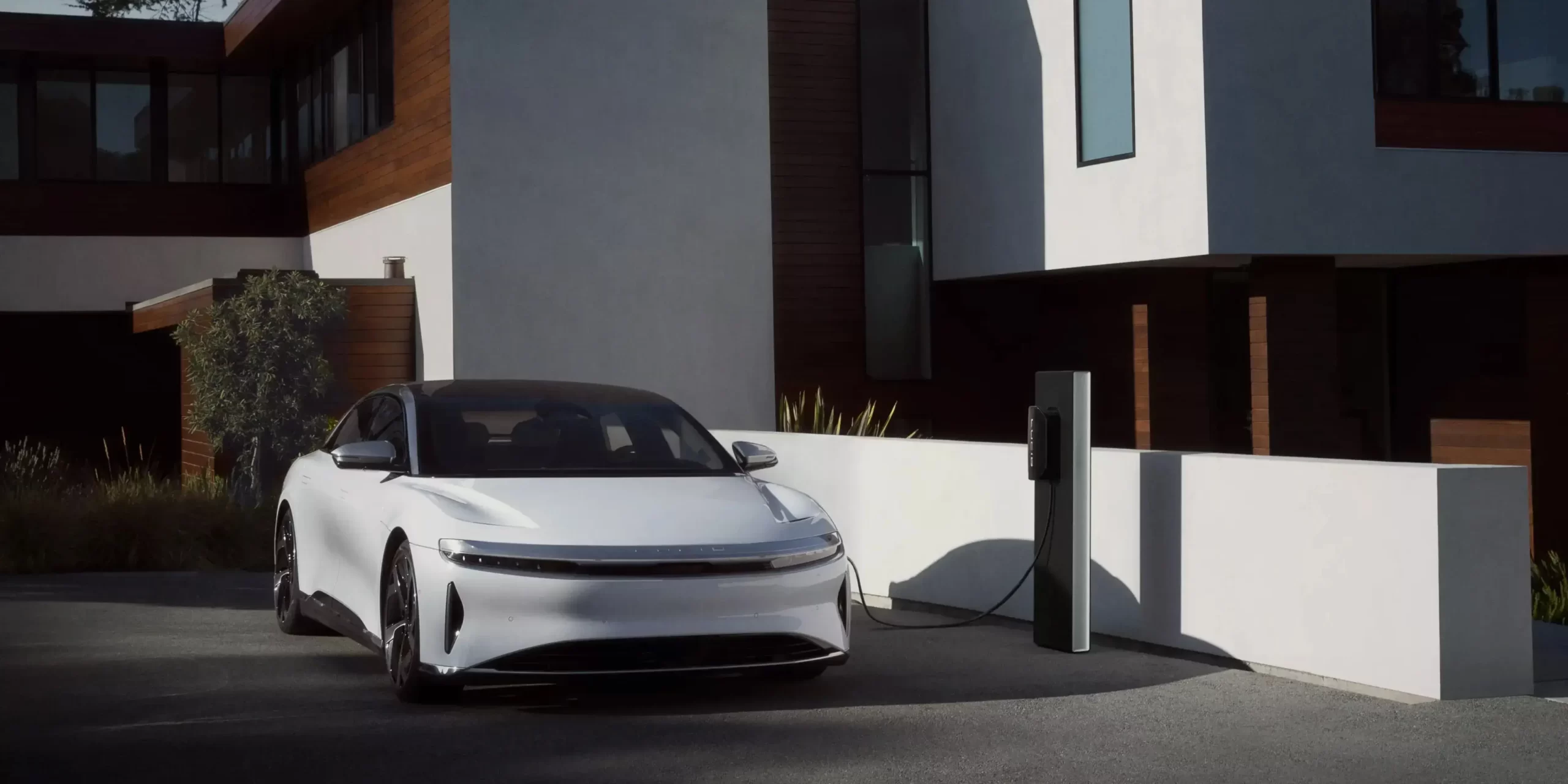 8 полностью электрических роскошных автомобилей 2025 года